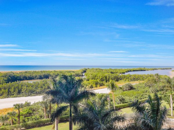 Two Bedroom Beachfront Vacation Condo in Marco Island