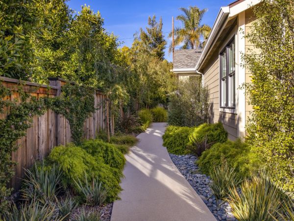 Single-Level Santa Barbara 3 Bedroom Vacation Home Sleeps 6