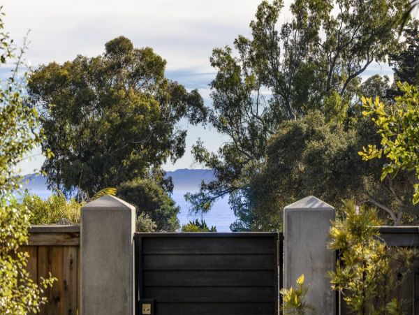 Single-Level Santa Barbara 3 Bedroom Vacation Home Sleeps 6