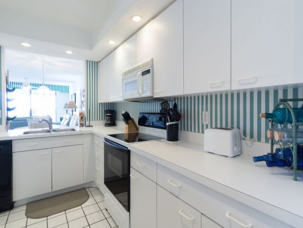 Beachfront Indian shores Condo nicely furnished
