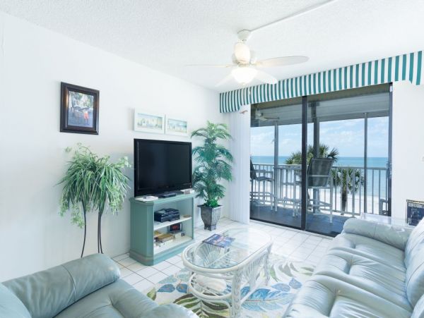 Beachfront Indian shores Condo nicely furnished
