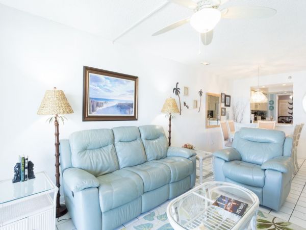 Beachfront Indian shores Condo nicely furnished