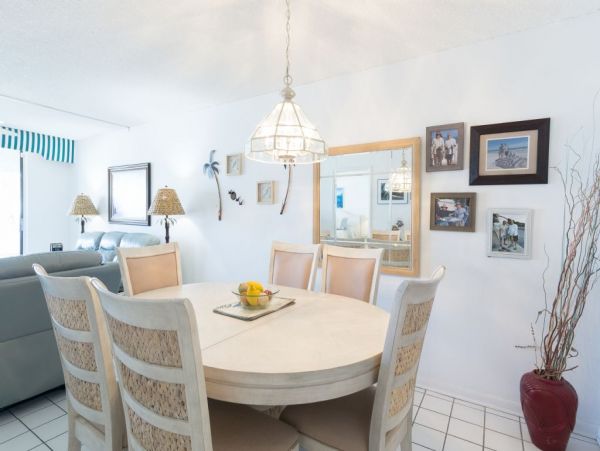 Beachfront Indian shores Condo nicely furnished