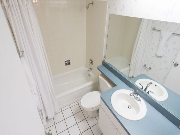 Beachfront Indian shores Condo nicely furnished