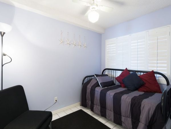 Beachfront Indian shores Condo nicely furnished
