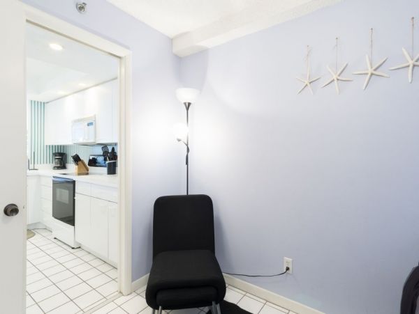 Beachfront Indian shores Condo nicely furnished