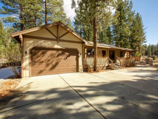 Big Bear 3 Bedroom Home Spa & Game Room