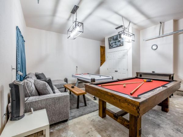 Big Bear 3 Bedroom Home Spa & Game Room