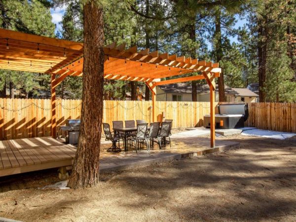 Big Bear 3 Bedroom Home Spa & Game Room