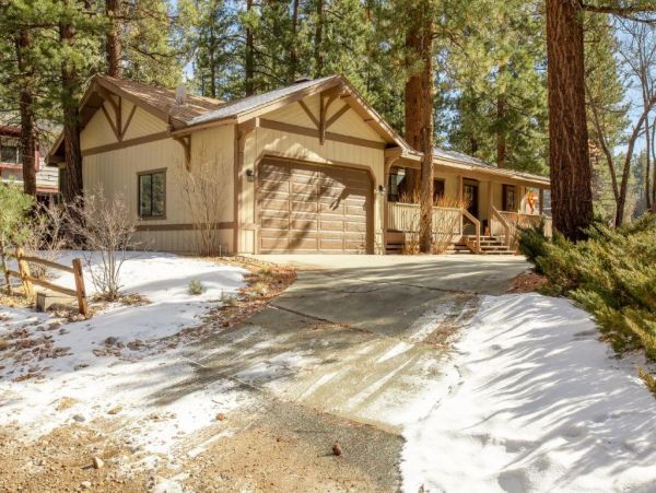 Big Bear 3 Bedroom Home Spa & Game Room