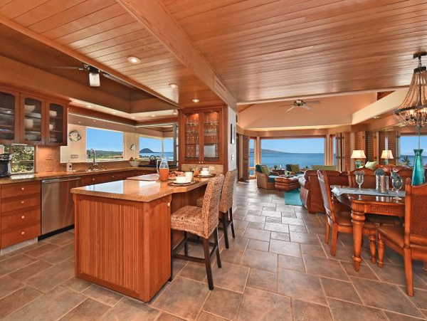Beautiful Condo with Majestic Views of Molokini & Polo Beach