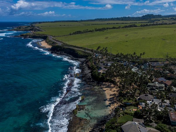 Maui Six Bedroom Vacation Home Close to Beach Sleeps 12