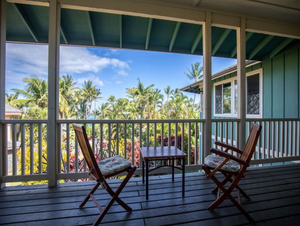 Maui Six Bedroom Vacation Home Close to Beach Sleeps 12