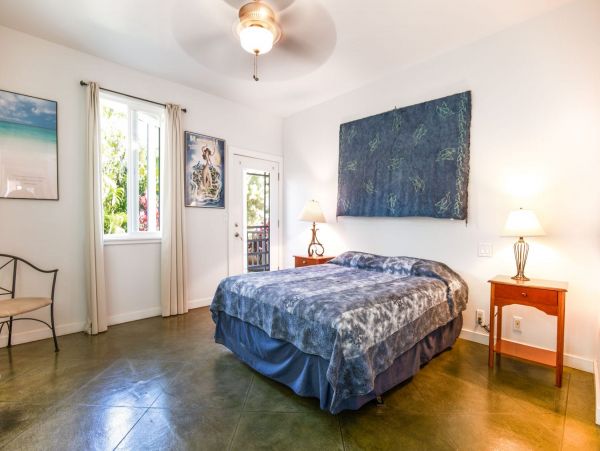 Maui Six Bedroom Vacation Home Close to Beach Sleeps 12
