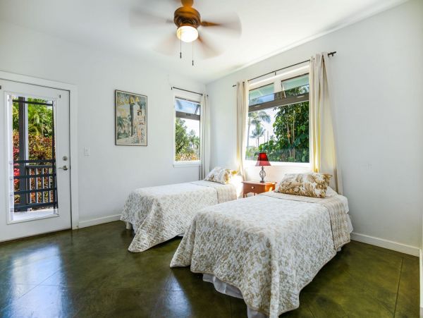 Maui Six Bedroom Vacation Home Close to Beach Sleeps 12