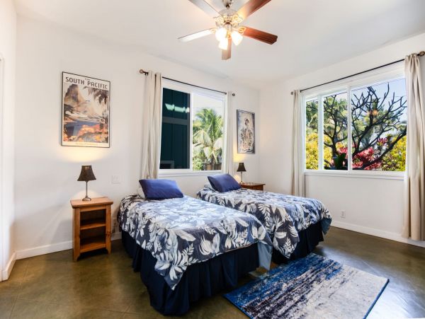 Maui Six Bedroom Vacation Home Close to Beach Sleeps 12