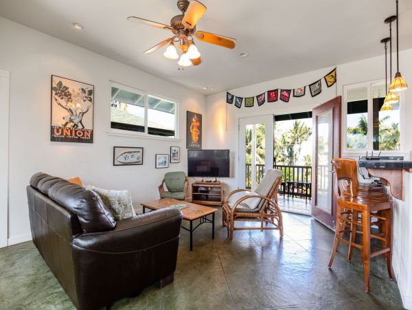 Maui Six Bedroom Vacation Home Close to Beach Sleeps 12