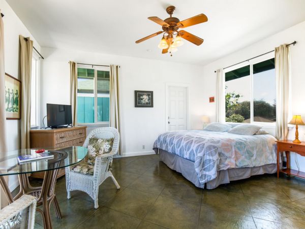 Maui Six Bedroom Vacation Home Close to Beach Sleeps 12