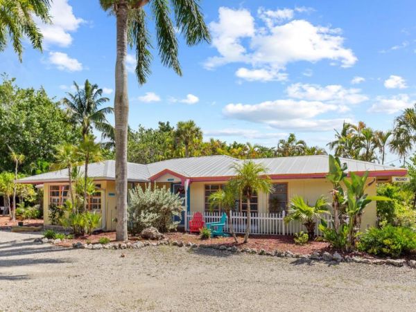 Spacious & Cheerful 3 Bedroom Cottage with Beautiful Patio
