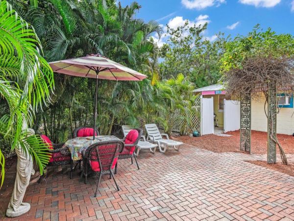Spacious & Cheerful 3 Bedroom Cottage with Beautiful Patio
