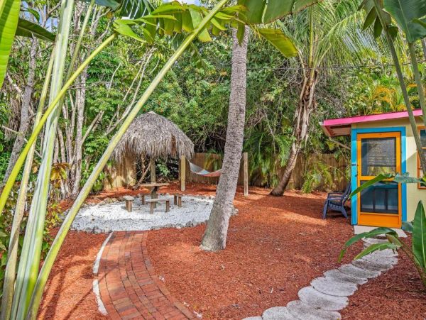 Spacious & Cheerful 3 Bedroom Cottage with Beautiful Patio