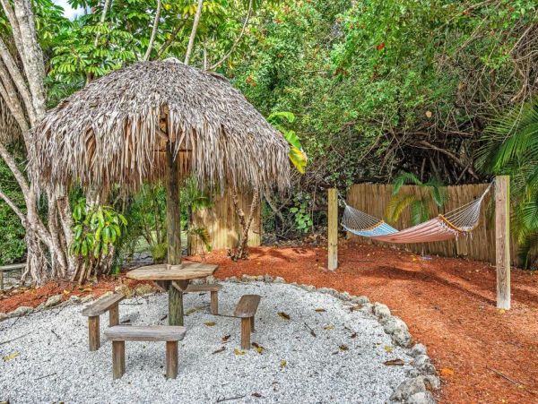 Spacious & Cheerful 3 Bedroom Cottage with Beautiful Patio