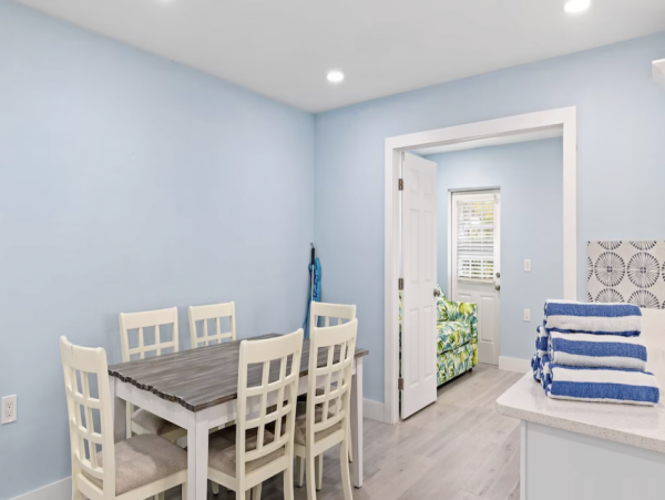 Spacious & Cheerful 3 Bedroom Cottage with Beautiful Patio