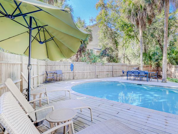 Charming Vacation Home with 4 Bedrooms & Pool