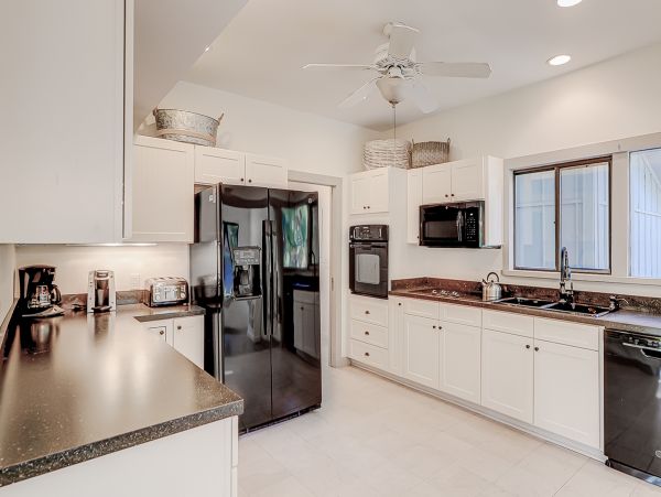 Charming Vacation Home with 4 Bedrooms & Pool