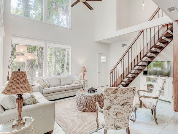 Charming Vacation Home with 4 Bedrooms & Pool