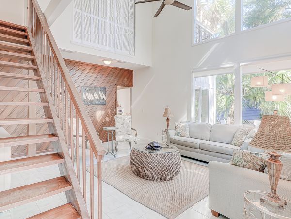 Charming Vacation Home with 4 Bedrooms & Pool