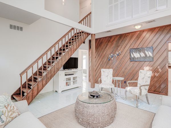 Charming Vacation Home with 4 Bedrooms & Pool