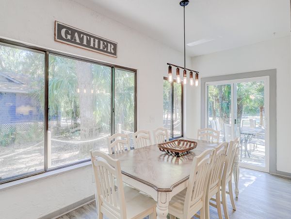 Charming Vacation Home with 4 Bedrooms & Pool