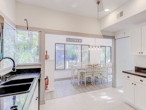 Charming Vacation Home with 4 Bedrooms & Pool
