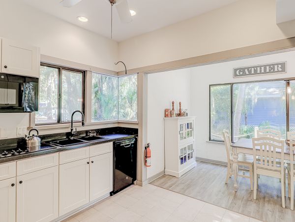 Charming Vacation Home with 4 Bedrooms & Pool