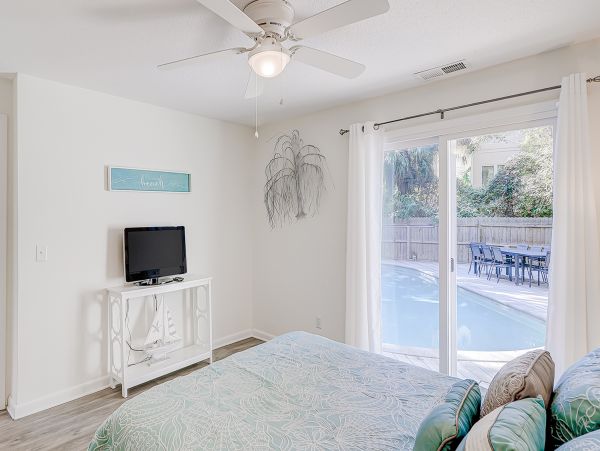 Charming Vacation Home with 4 Bedrooms & Pool