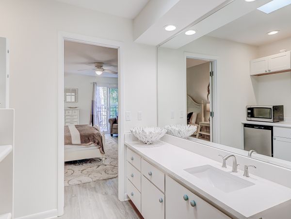 Charming Vacation Home with 4 Bedrooms & Pool