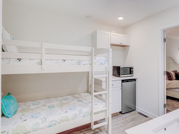 Charming Vacation Home with 4 Bedrooms & Pool