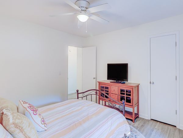 Charming Vacation Home with 4 Bedrooms & Pool