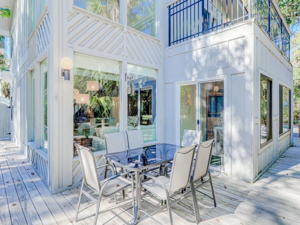 Charming Vacation Home with 4 Bedrooms & Pool