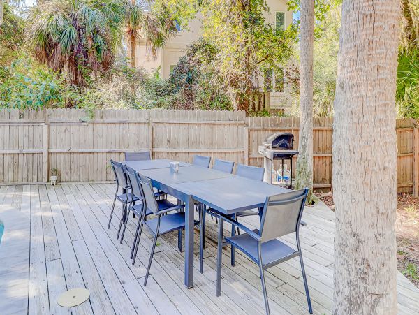 Charming Vacation Home with 4 Bedrooms & Pool