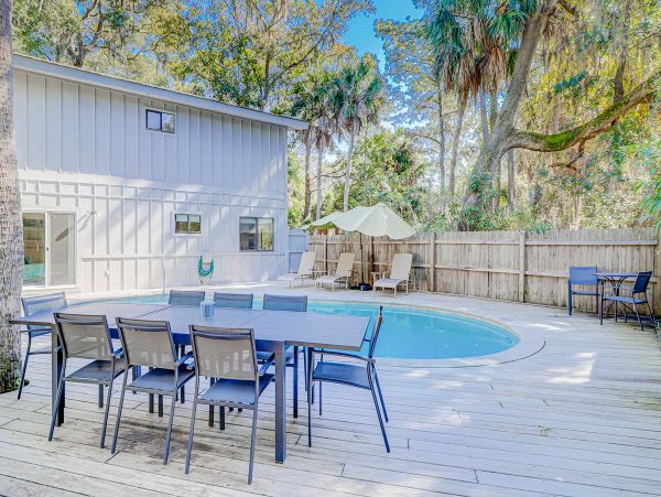 Charming Vacation Home with 4 Bedrooms & Pool
