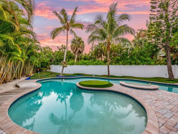 Walk to the Beach Three Bedroom Rental Home in Anna Maria