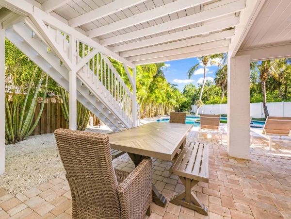 Walk to the Beach Three Bedroom Rental Home in Anna Maria
