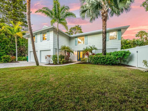 Walk to the Beach Three Bedroom Rental Home in Anna Maria