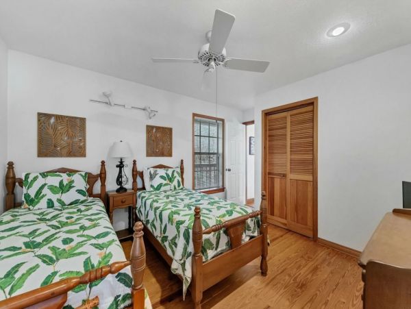 Manasota Key Beachfront Three Bedroom Vacation Home Sleeps 6