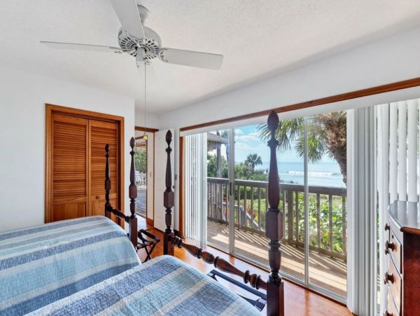 Manasota Key Beachfront Three Bedroom Vacation Home Sleeps 6
