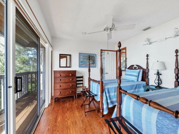 Manasota Key Beachfront Three Bedroom Vacation Home Sleeps 6