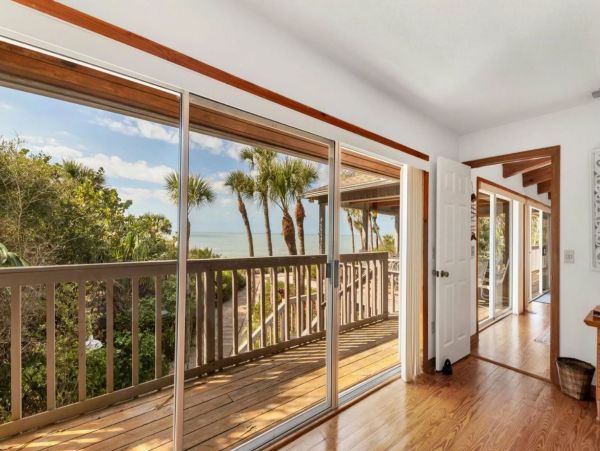 Manasota Key Beachfront Three Bedroom Vacation Home Sleeps 6