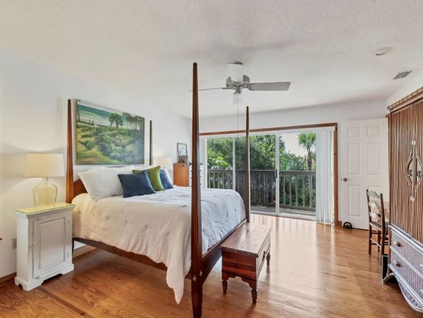 Manasota Key Beachfront Three Bedroom Vacation Home Sleeps 6
